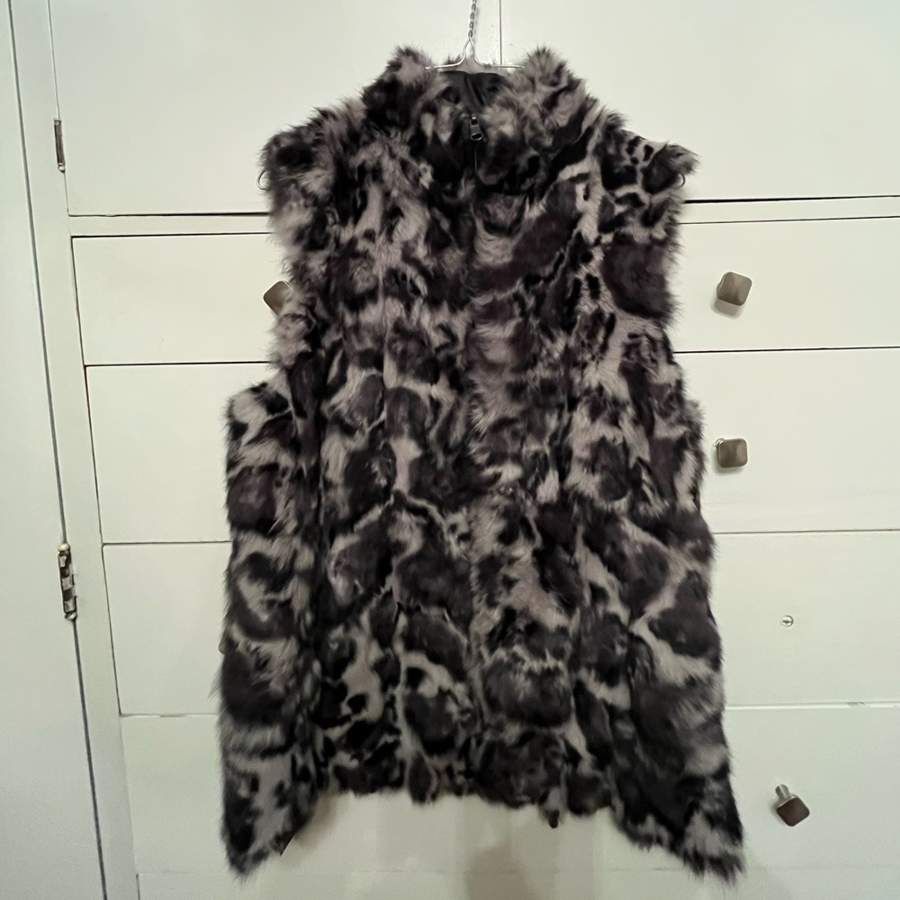 Genuine Rabbit Fur Vest. New. Size Medium